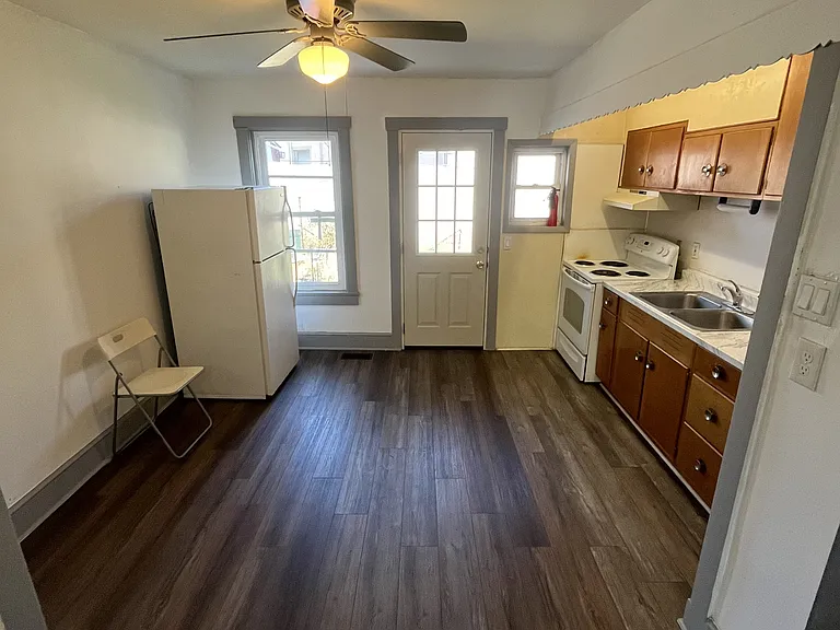 605 Lehigh Ave — Photo 6