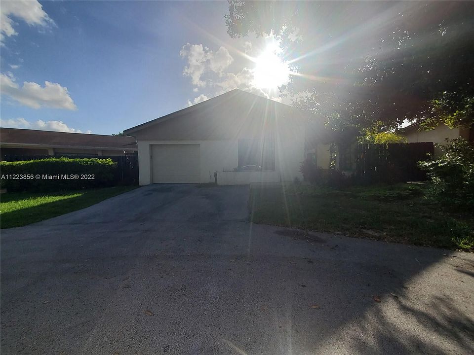 1st image of 137 Southwest Ct #1