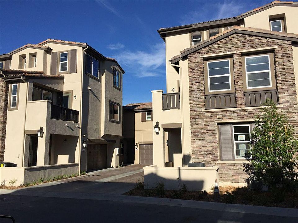 1st image of 31900 Calle Luz
