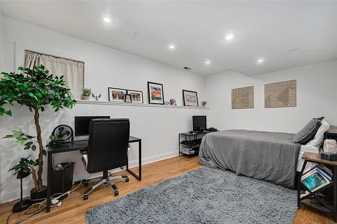 1253 W Newport Ave #G — Photo 3