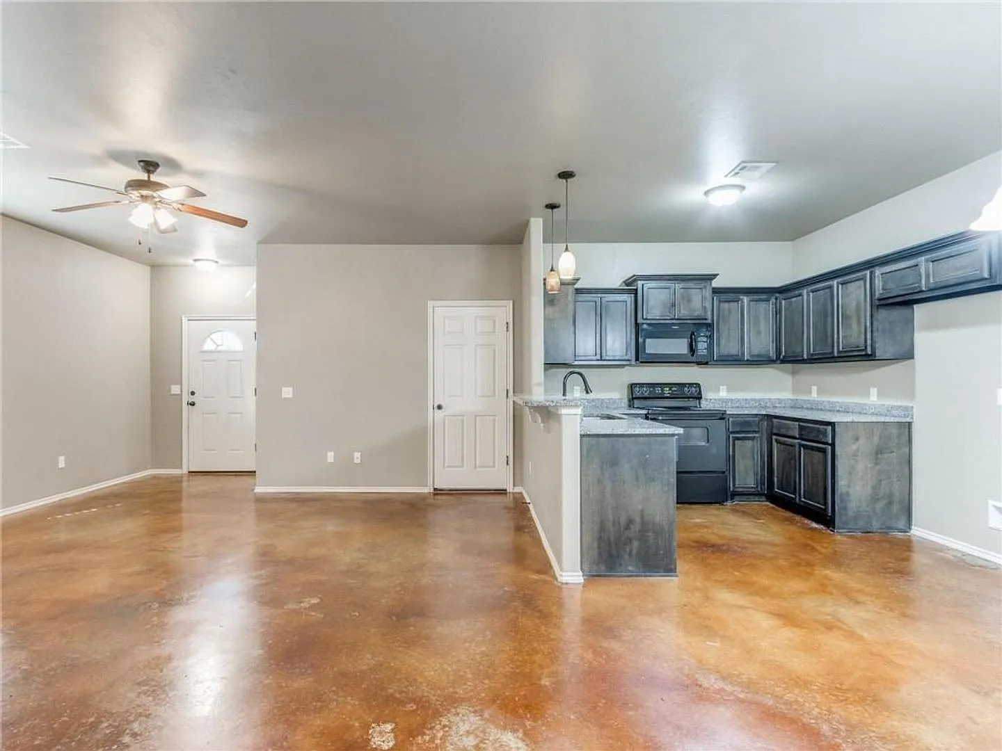 3br 2ba duplex with 2 car garage in Kingfisher! — Photo 3