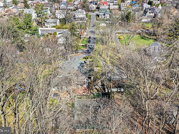 5th image of 1801 Oak Rd