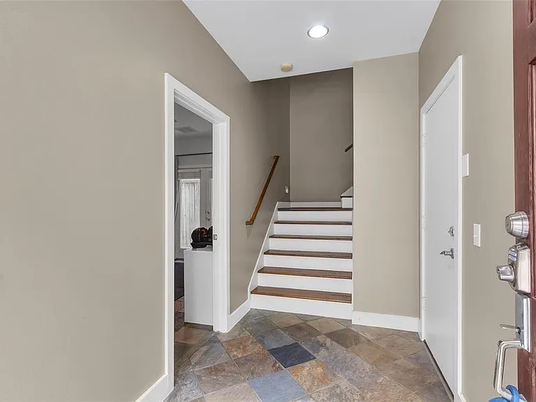 4303 Rose St — Photo 3