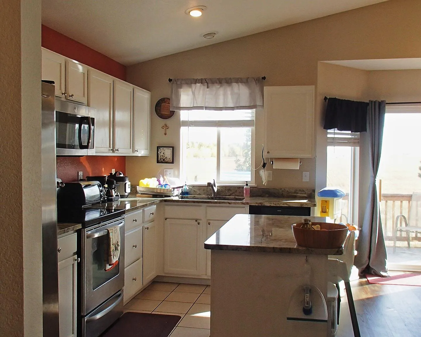 4 bed, 2350 sqft, $2,850 — Photo 4