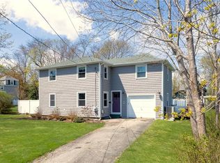 7 Walnut St, Narragansett, RI 02882