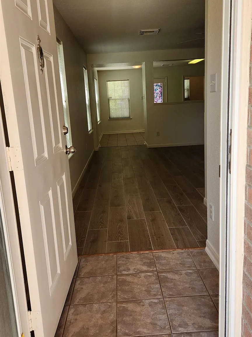3 bed, 2.0 bath, 1476 sqft, $1,800 — Photo 4