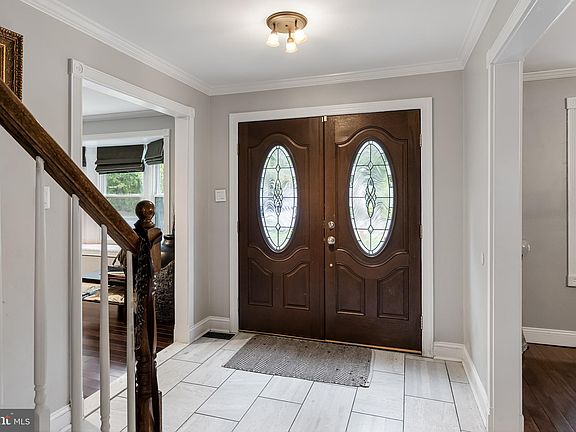 4th image of 25 Coventry Cir W