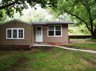 3048 Ernst St, Omaha, NE 68112