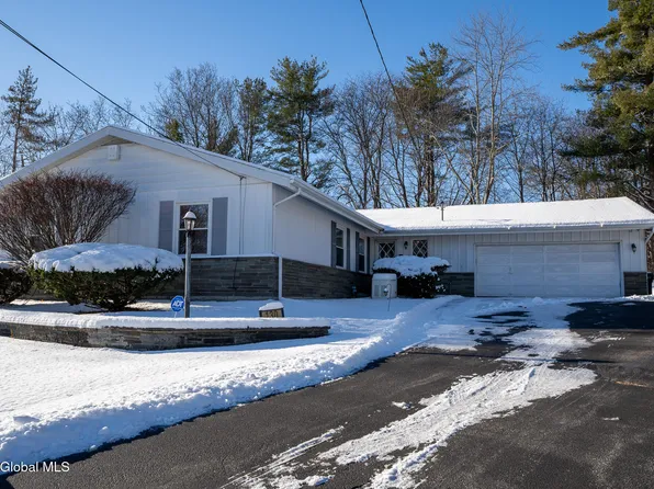 130 Maplewood Drive, Schenectady, NY 12302