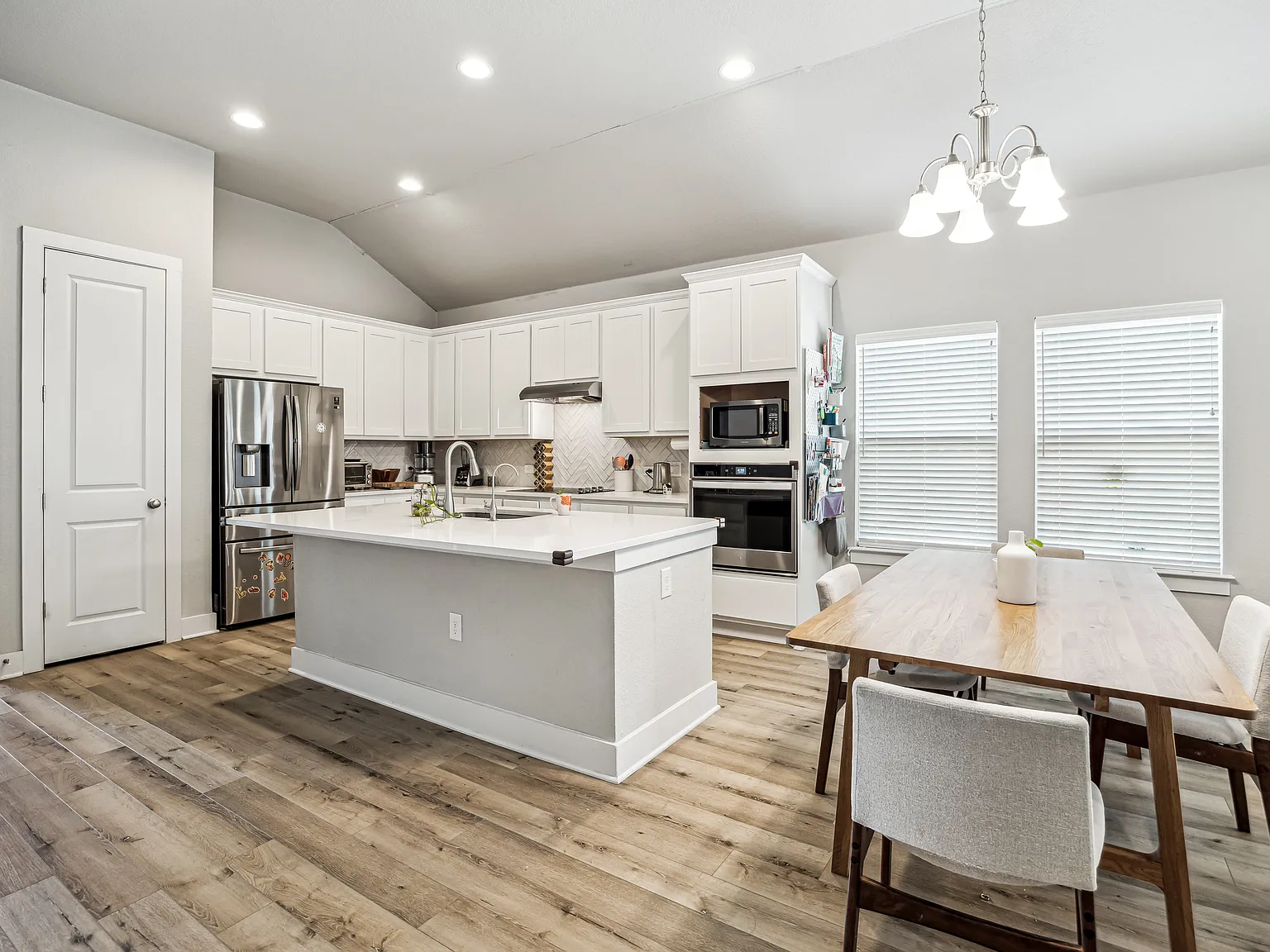 3 bed, 2000 sqft, $2,395 — Photo 4