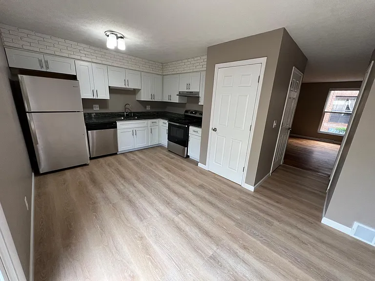 1750 Willoway Cir S — Photo 10