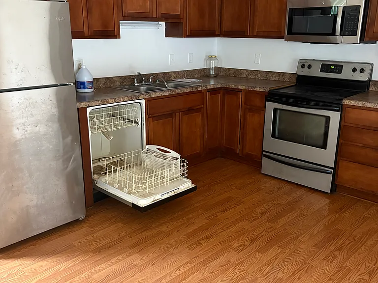 1127 Stephens St — Photo 2