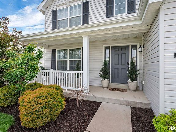 2nd image of 204 Charlestowne Place Dr