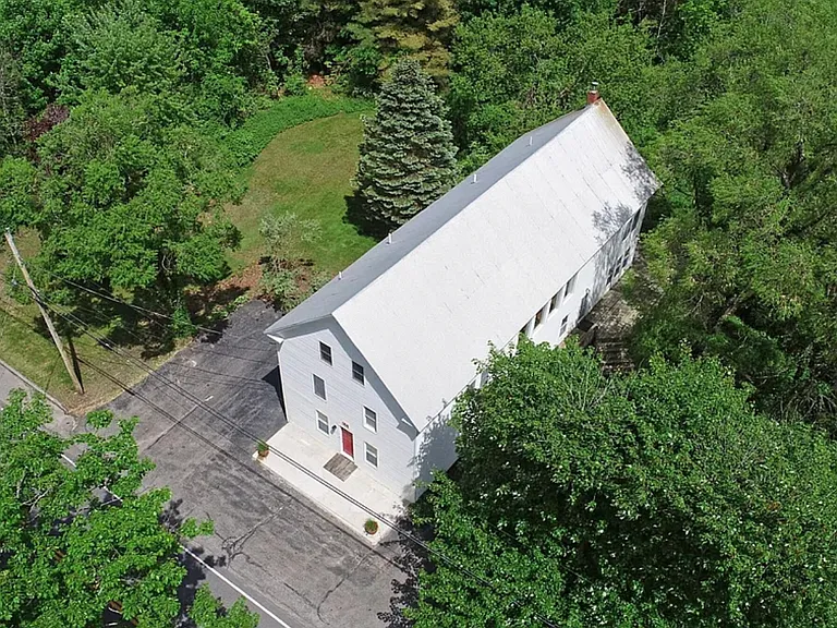 144 Hotel Rd #A — Photo 23