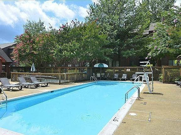 3rd image of 2815 Lee Oaks Ct