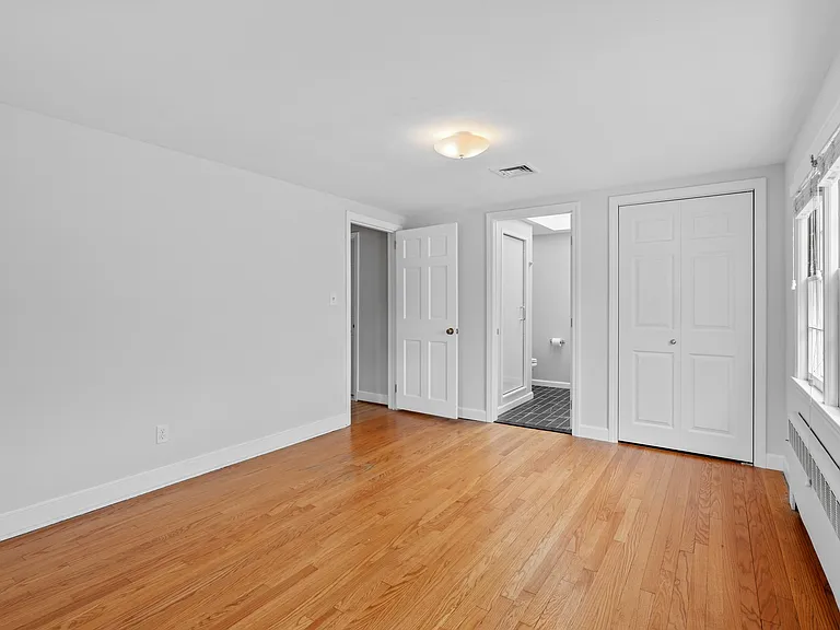 25 Sherwood Rd — Photo 6