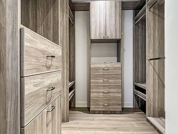 3rd image of 990 N Lake Shore Dr APT 11A