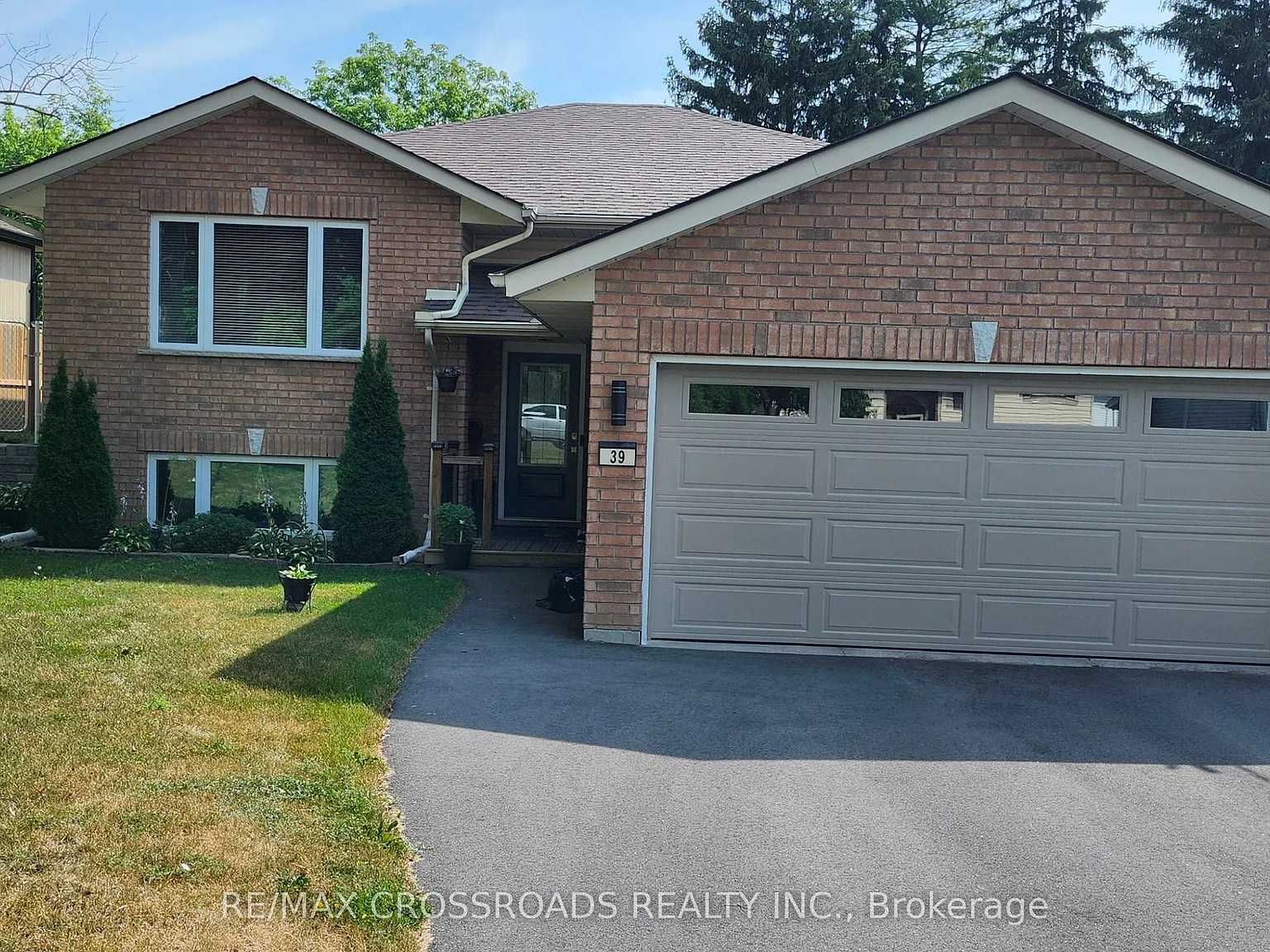3 bed, $2,700 — Photo 1