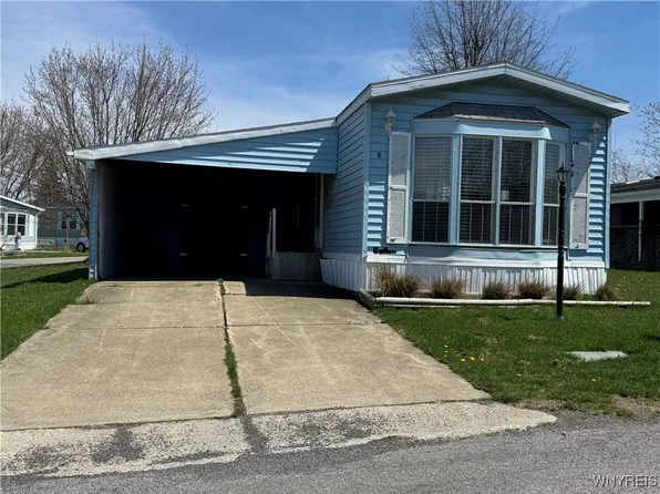 8 N Eaglecrest Dr, Hamburg, NY 14075