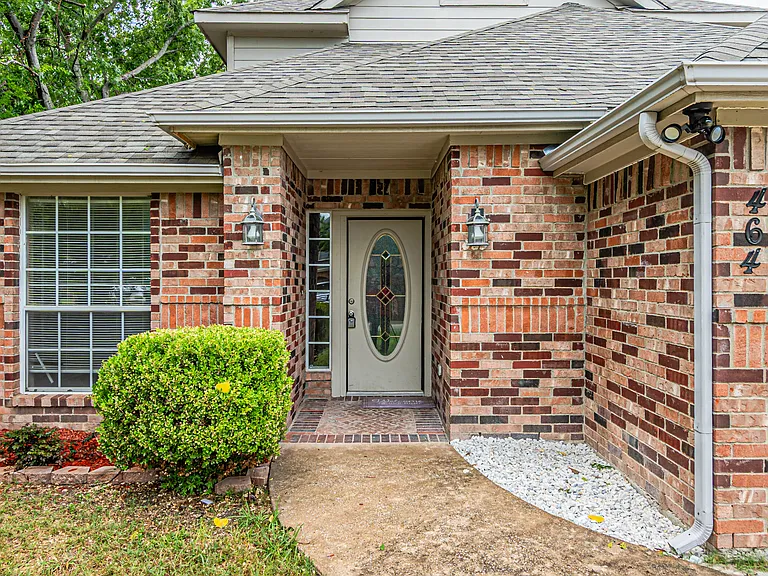 464 Bass Rd — Photo 2