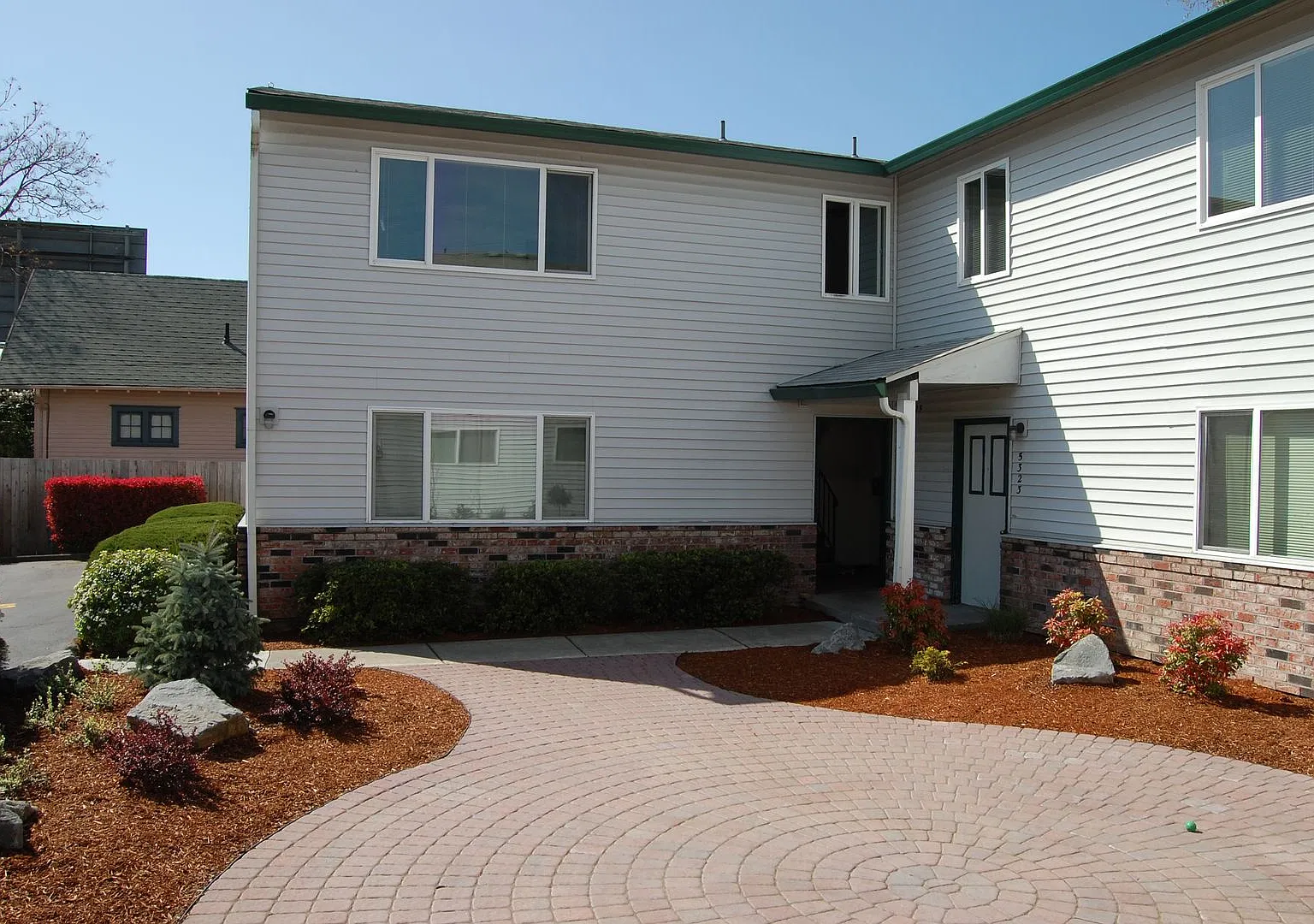 Oakdale Apts — Photo 2