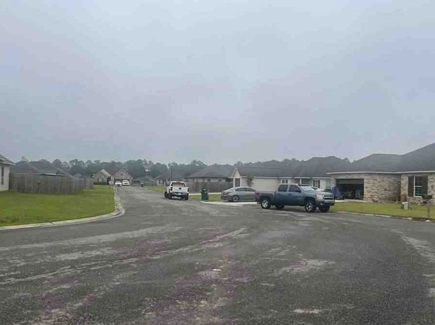 Exterior Neighborhood (street photo)