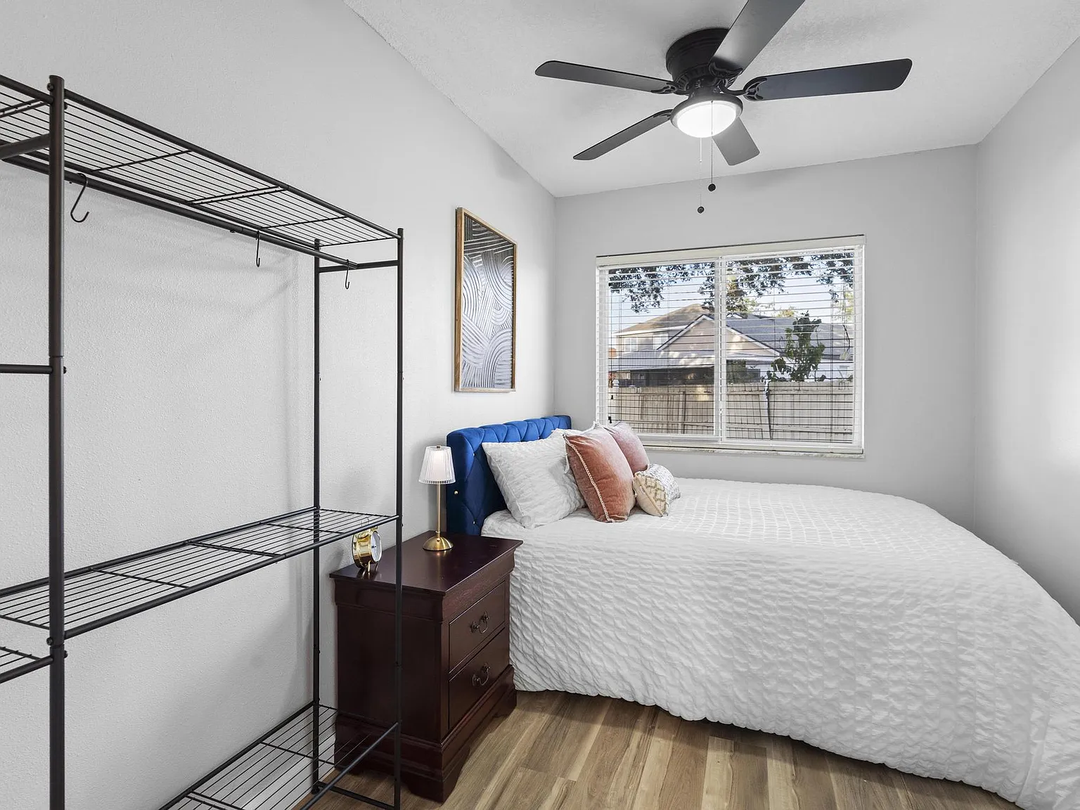 4 bed, 3.0 bath, 1716 sqft, $832 — Photo 2