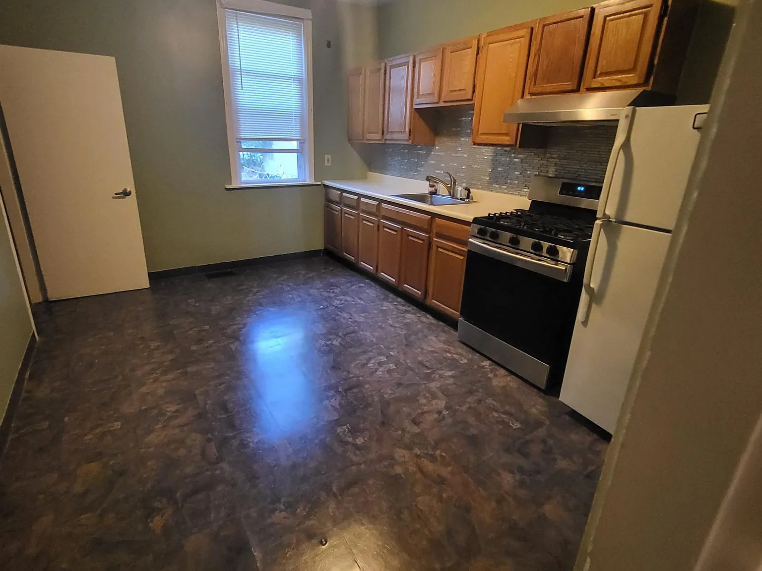 1 bed, 9999 sqft, $1,900 — Photo 2
