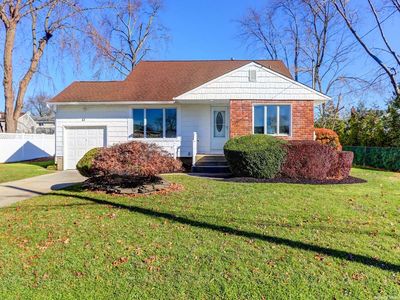 43 Pasadena Dr, North Babylon, NY, 11703