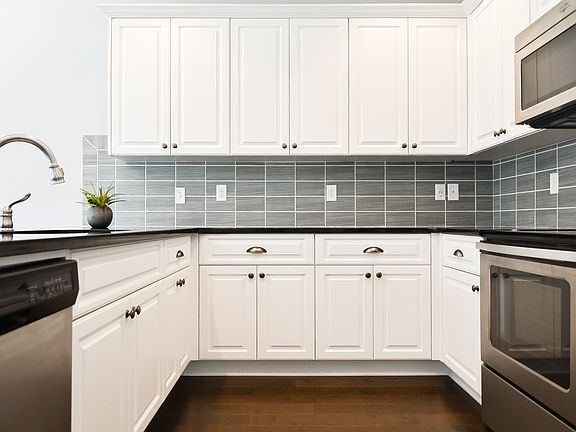 3rd image of 529 Brantley Cove Cir