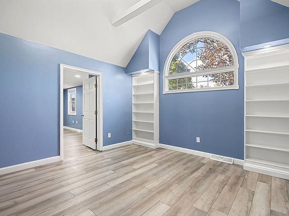 5th image of 461 Bridge St