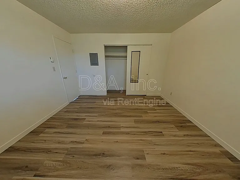 437 NW 11th St #8 — Photo 6