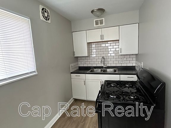 5th image of 2174 Sullivant Ave APT C