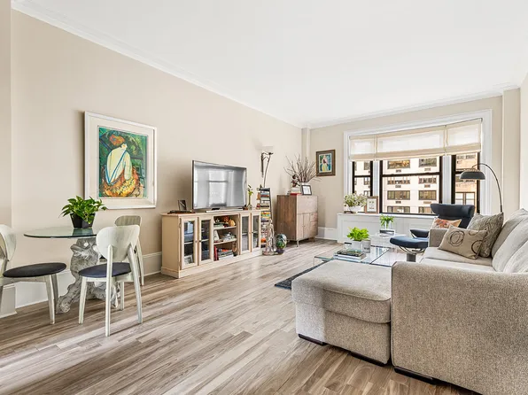 929 Park Avenue image 1 of 7