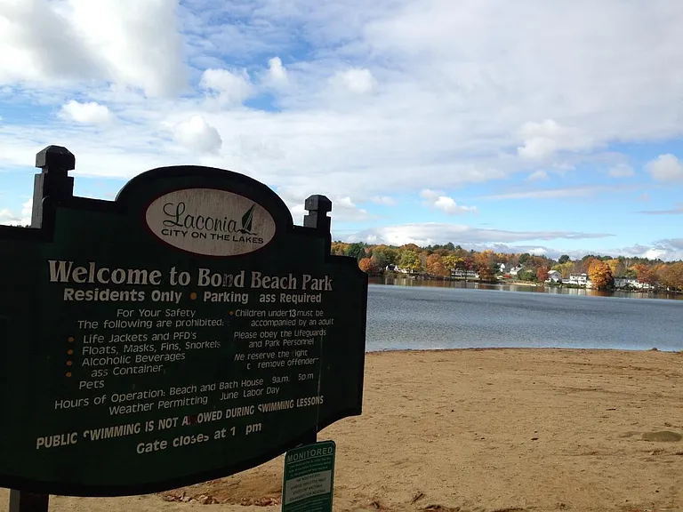 walking distance to Bond beach