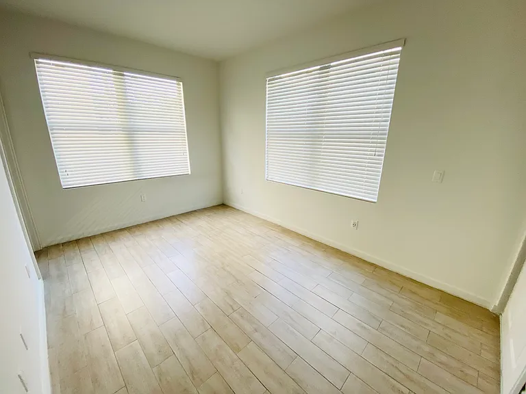 1613 Meridian Ave #305 — Photo 9