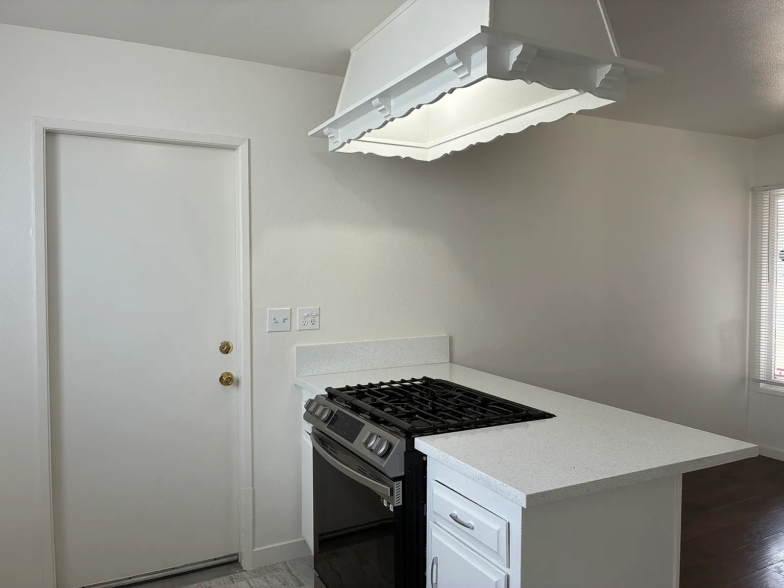 4 bed, 1200 sqft, $3,200 — Photo 4
