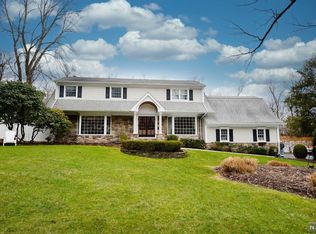 676 High Mountain Rd, Franklin Lakes, NJ 07417