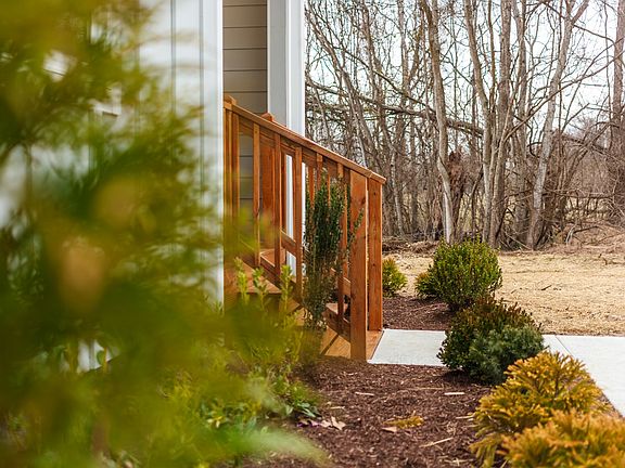 4th image of 809 Swinging Bridge Rd