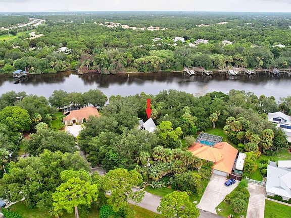 4th image of 1055 SW Blue Water Way