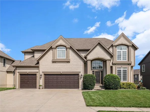 5913 NE Hidden Valley Dr, Lees Summit, MO 64064
