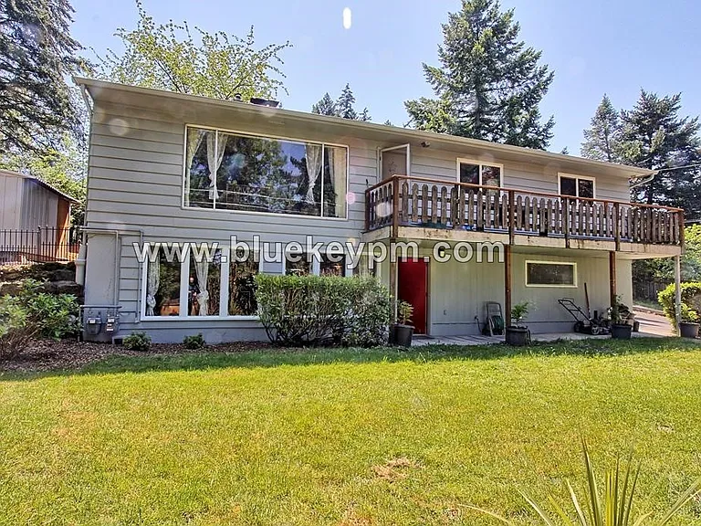 2952 SW Huber St #B — Photo 1