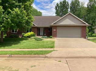 2070 Jaeger Dr, Dubuque, IA 52003