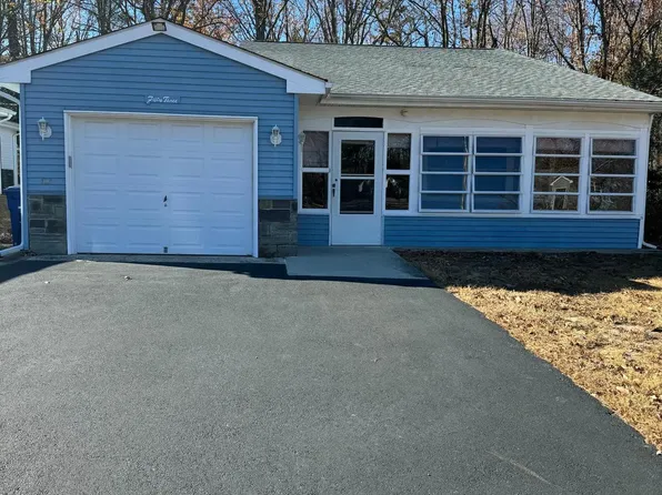 53 Huntington Dr, Southampton, NJ 08088