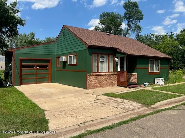 201 4th Ave NW, Belfield, ND 58622