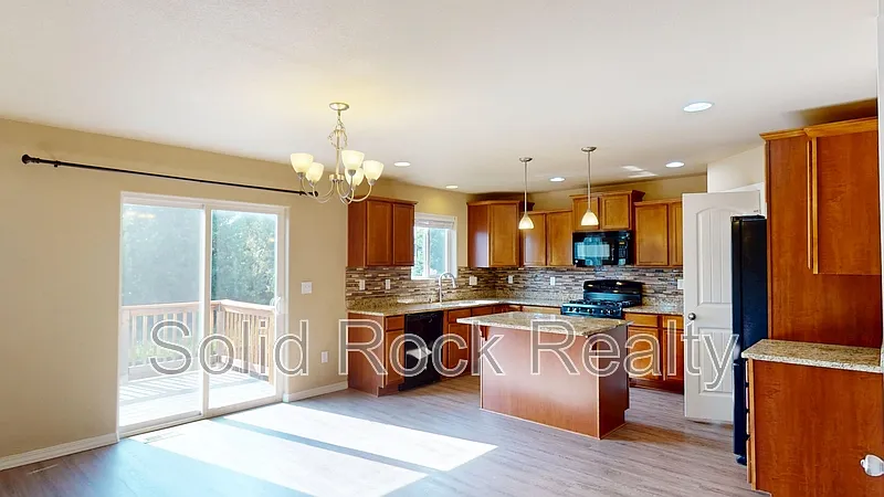 4 bed, 3.5 bath, 3109 sqft, $2,625 — Photo 4