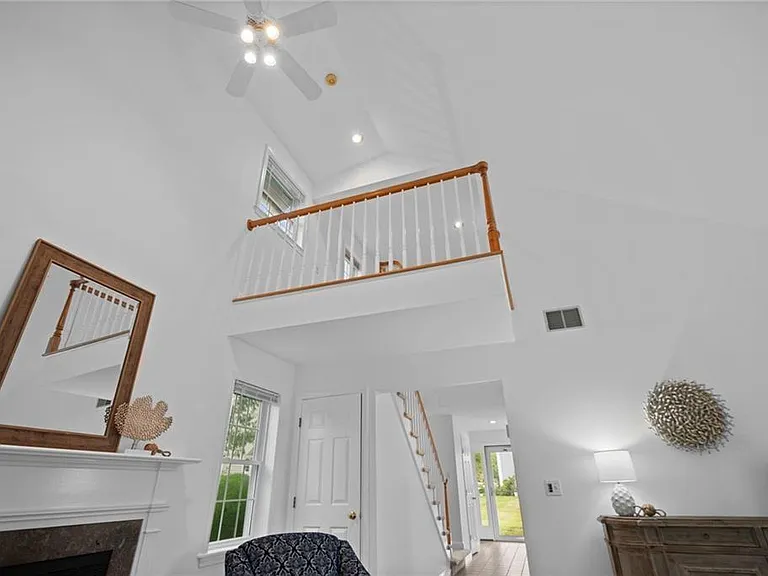 510 Corey Ln — Photo 5