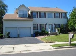 15 Chokeberry Dr, Edison, NJ 08837