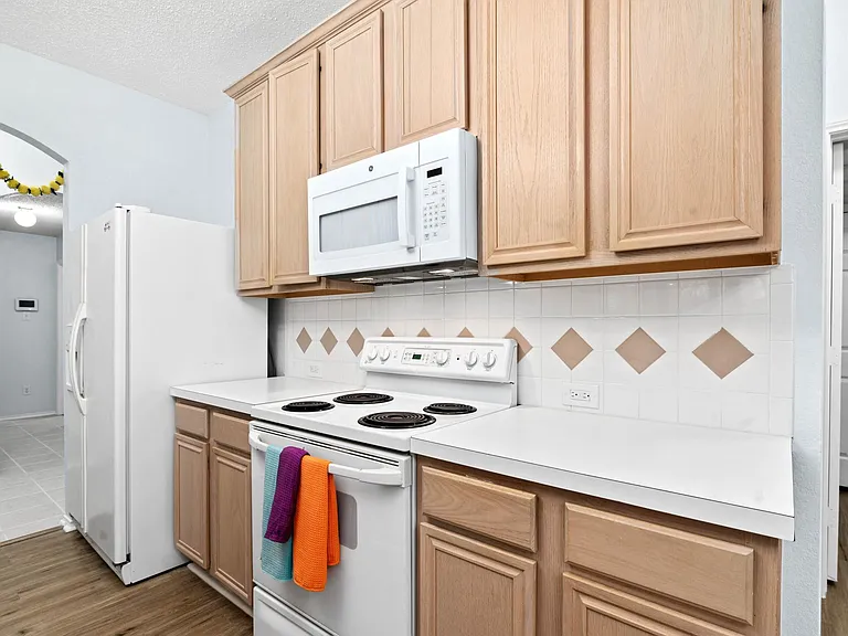 316 Leameadow Dr — Photo 11