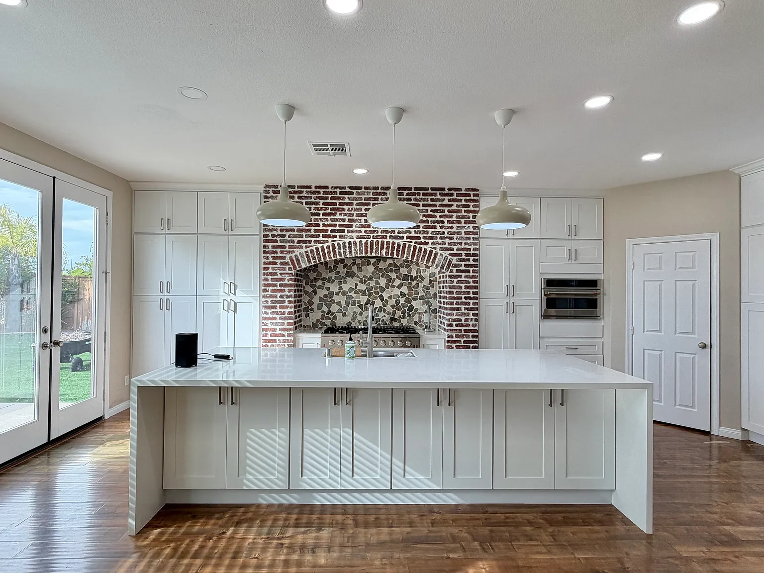 3 bed, 2.5 bath, 3014 sqft, $5,448 — Photo 2